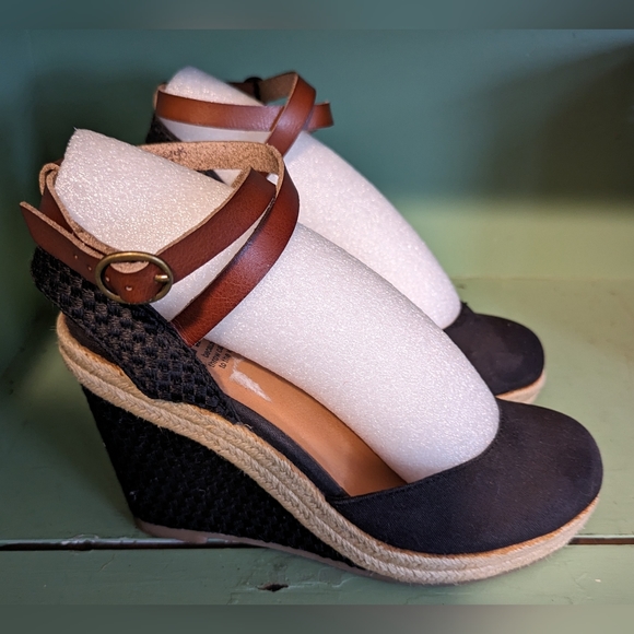 BC Caution To The Wind Black Wedge Sandals, Leather Strap, Size 8.5 - Picture 2 of 7